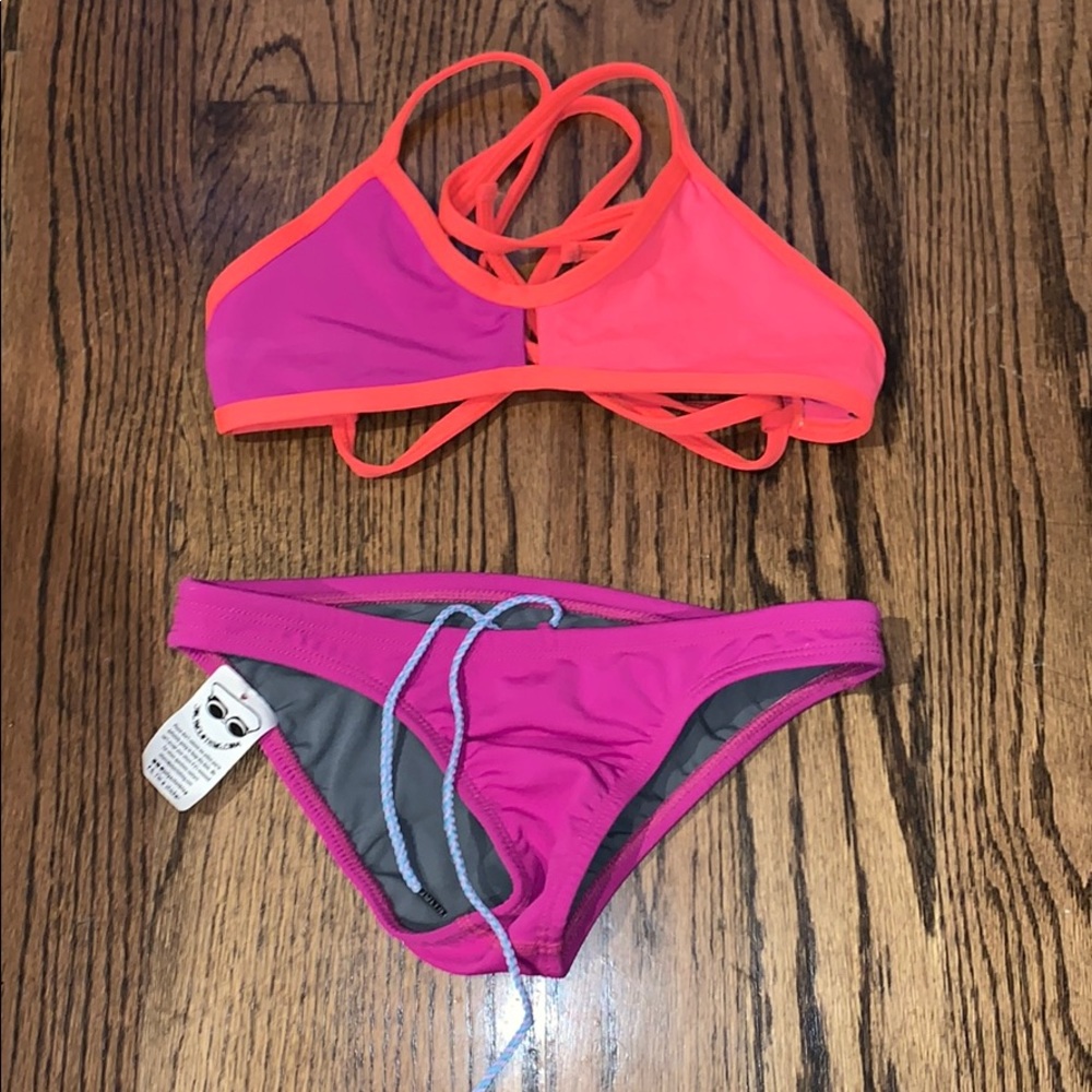 RARE JOLYN vent top and bottoms multi color